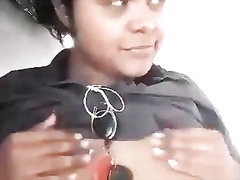 Tamil aunty showing huge her boobs