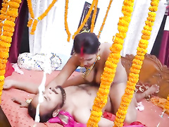 DULHAN KI PAHELI SUHAGRAT PATI KI JAGHA DEBAR NE BHABHI KE SATH MANA LIYA FULL VID